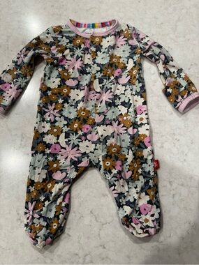 Finchley Floral Ruffle Magnetic Footie